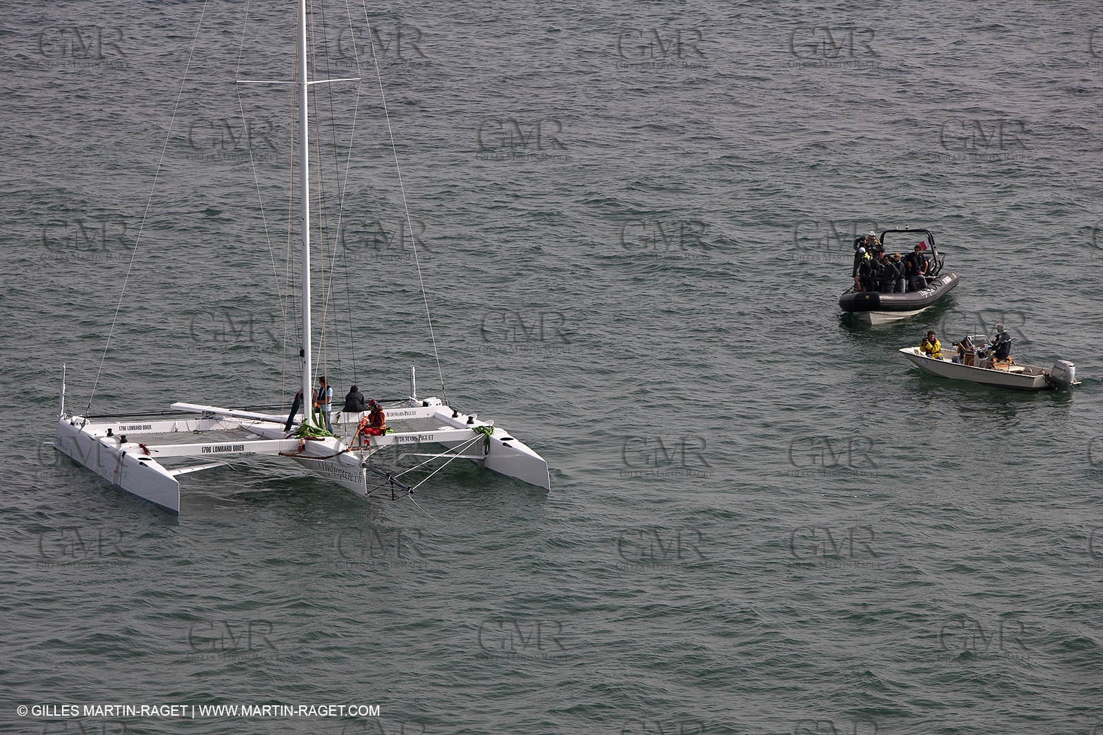 08 10 10 - St Sulpice (SUI) - Hydroptere.ch touches water