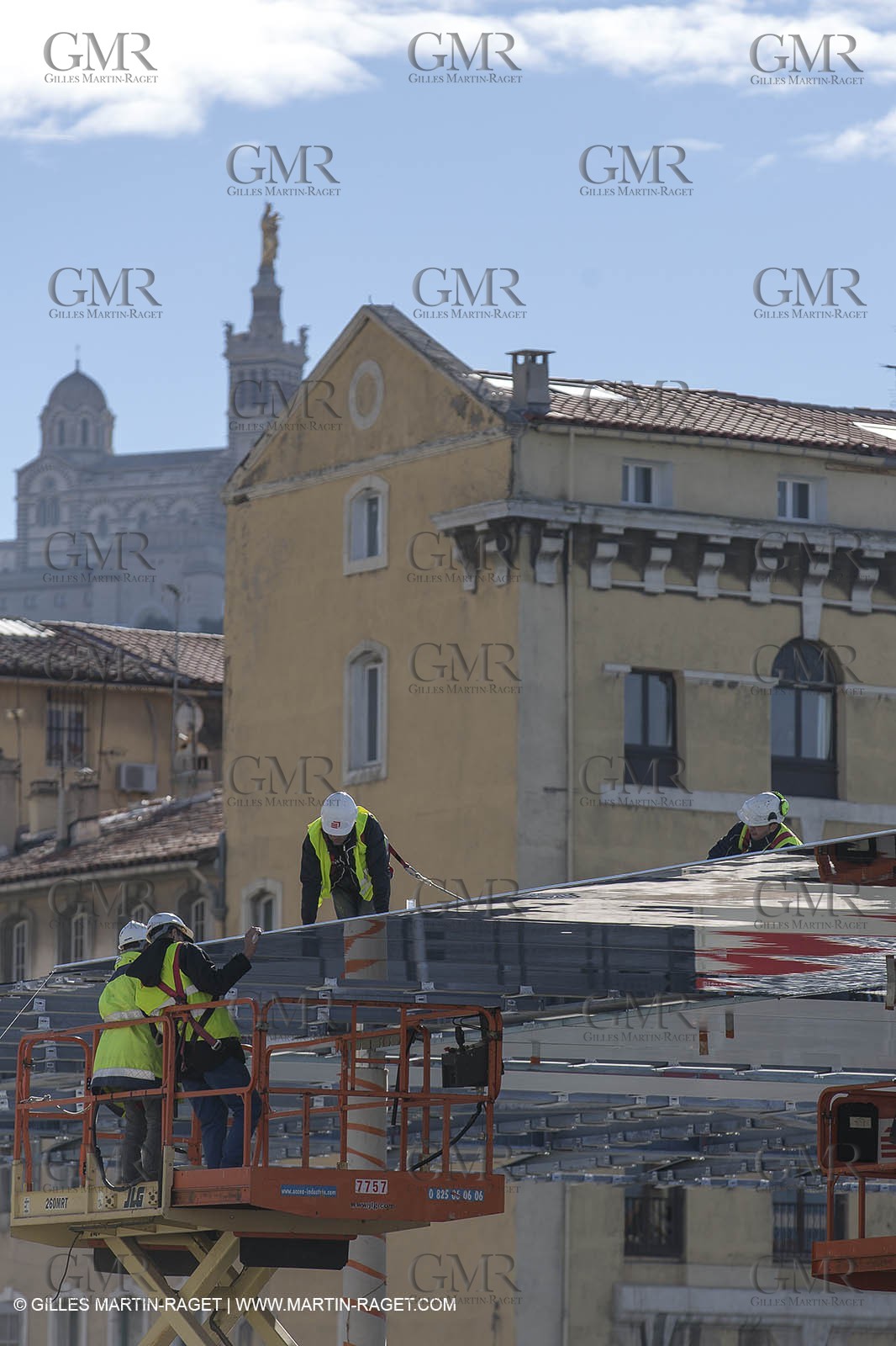 04 02 2013 - Marseille (FRA,13) - Vieux Port (historical port) refit - Works on the shadow maker