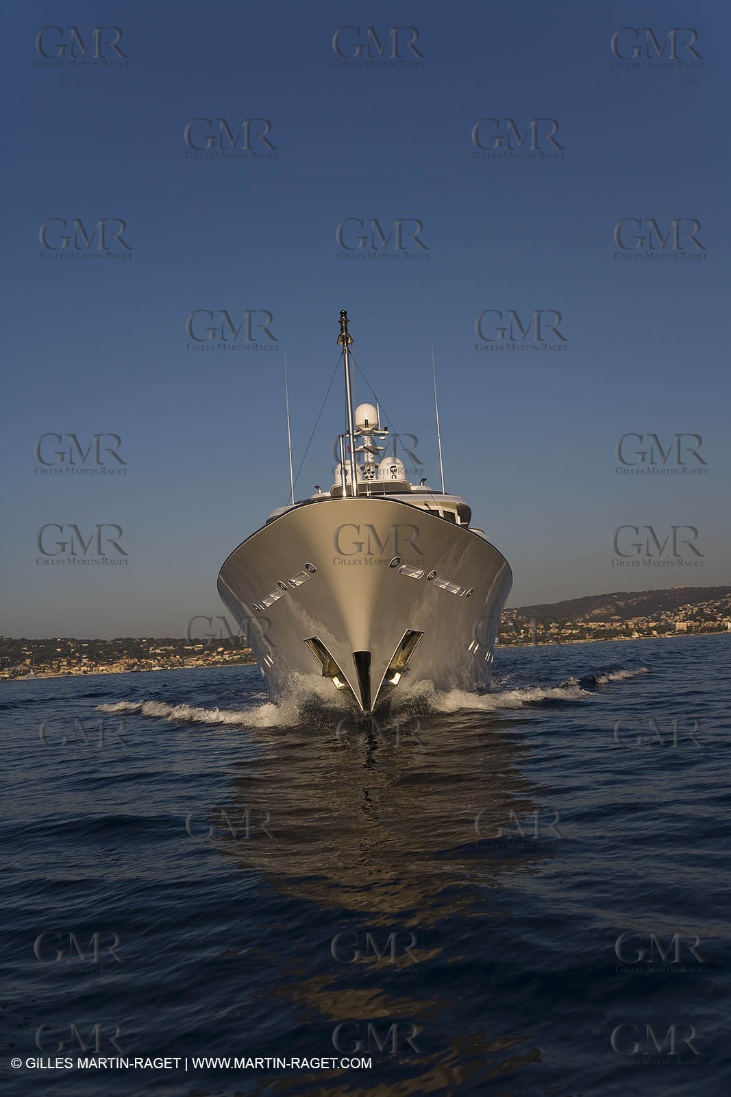 28 07 2007 - St Jean Cap Ferrat - SuperYachts - Motor Yachts - Hampshire