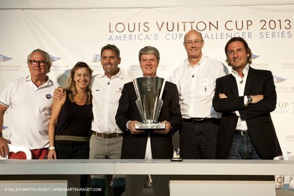 27 11 2010 - Dubao (UAE) - 34th America's Cup - Louis Vuitton Partnership announcement -  Bruno Troublé - Christine Bémanger - Russell Coutts - Yves Carcelle, Richard Worth, Pietro Beccari