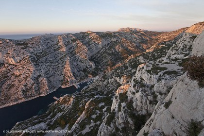 Décember 2009 - Marseille (FRA) - Les Calanques - Morgiou as seen from Sugiton Belvedere