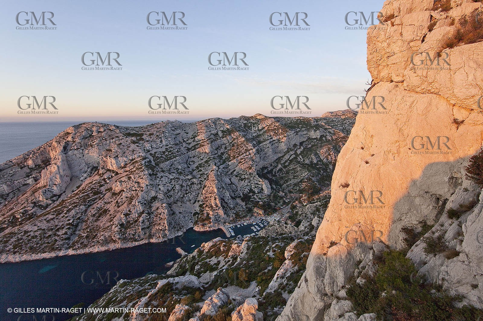 Décember 2009 - Marseille (FRA) - Les Calanques - Morgiou as seen from Sugiton Belvedere