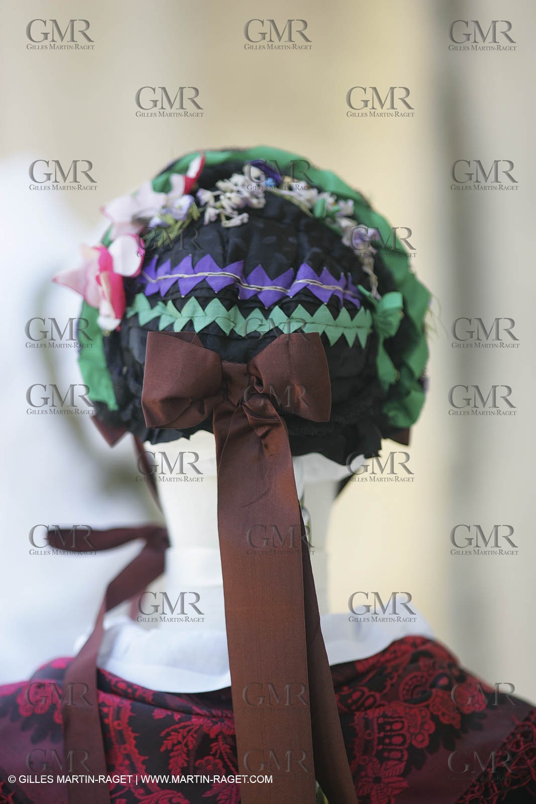 May 2004 - La Tour d'Aigues (FRA, 84) - Old costumes for women of the South exhibition