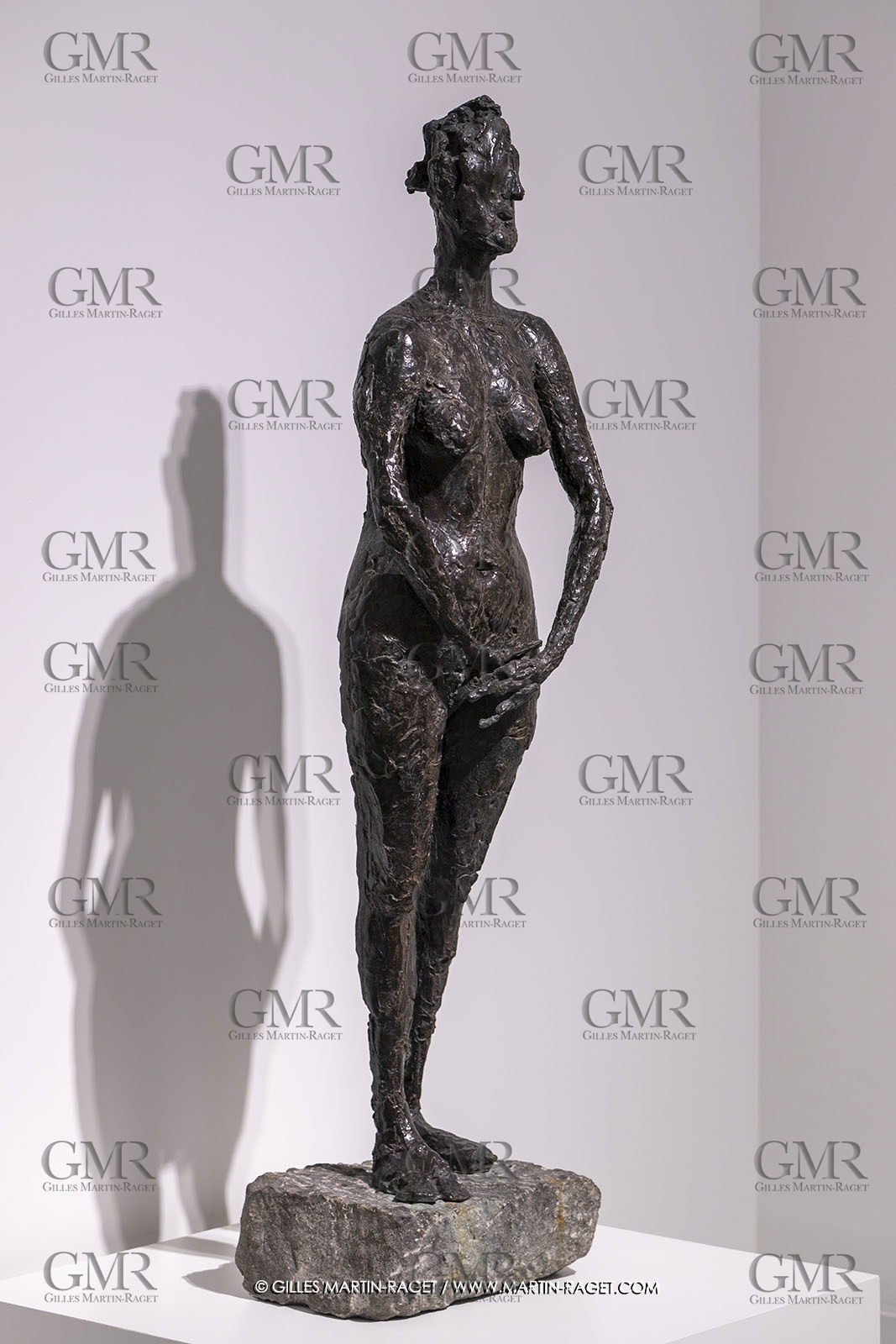 30 10 2023, Montpellier (FRA), oeuvre de Germaine Richier, Exposition Centre Pompidou - Musée Fabre 2023, La Vierge Folle, 1946, Bronze patiné foncé sur socle en calcaire gris, Fondeur C.Valsuani, Paris, 133 x 38 x 24 cm, Kunstmuseum Basel, Bâle, Propriété de la Confédération suisse, Office fédéral de la Culture, Berne (déposé en prêt permanent au Kunstmiseum Basel), 1953