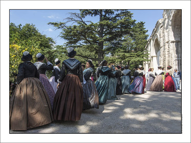Produit : Tirage photo réalisé par nos soins sur imprimante jet d'encre professionnelle Epson à partir de 8 encres ultrachrome inaltérables (label Digigraphie).Formats au choix : . 30x40 cm. 50x70 cm. 80x120 cm.Choix des papiers :. Papier standard brillant 250 gr., filet noir, marge blanche, tirage non signé. Papier haut de gamme satiné 290 gr. filet noir, marge blanche, tirage vérifié et signé par l'auteur.. Autres supports (canvas, acrylique, dibond) sur demandeConditionnement : tube cylindrique renforcé.Options pour l'expédition : . colissimo + dépôt boîte aux lettres (France uniquement). Colissimo avec signature à réception. Transporteur express (2 jours ouvrés) avec signature à réceptionCliquez sur caddie pour sélectionner votre formule et démarrer la procédure de commande en ligne