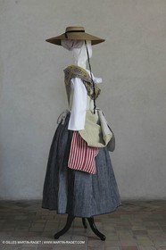 May 2004 - La Tour d'Aigues (FRA, 84) - Old costumes for women of the South exhibition