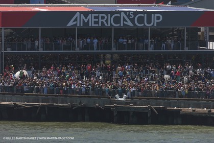 13 07 2013 - San Francisco (USA,CA) - 34th America's Cup - Louis Vuitton Cup - Round Robin - Race Day 4 - Luna Rossa vs ETNZ
