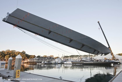 10 11 2009 - San Diego (USA, CA) - 33rd America's Cup - BMW ORACLE Racing - Wing testing , Day 1