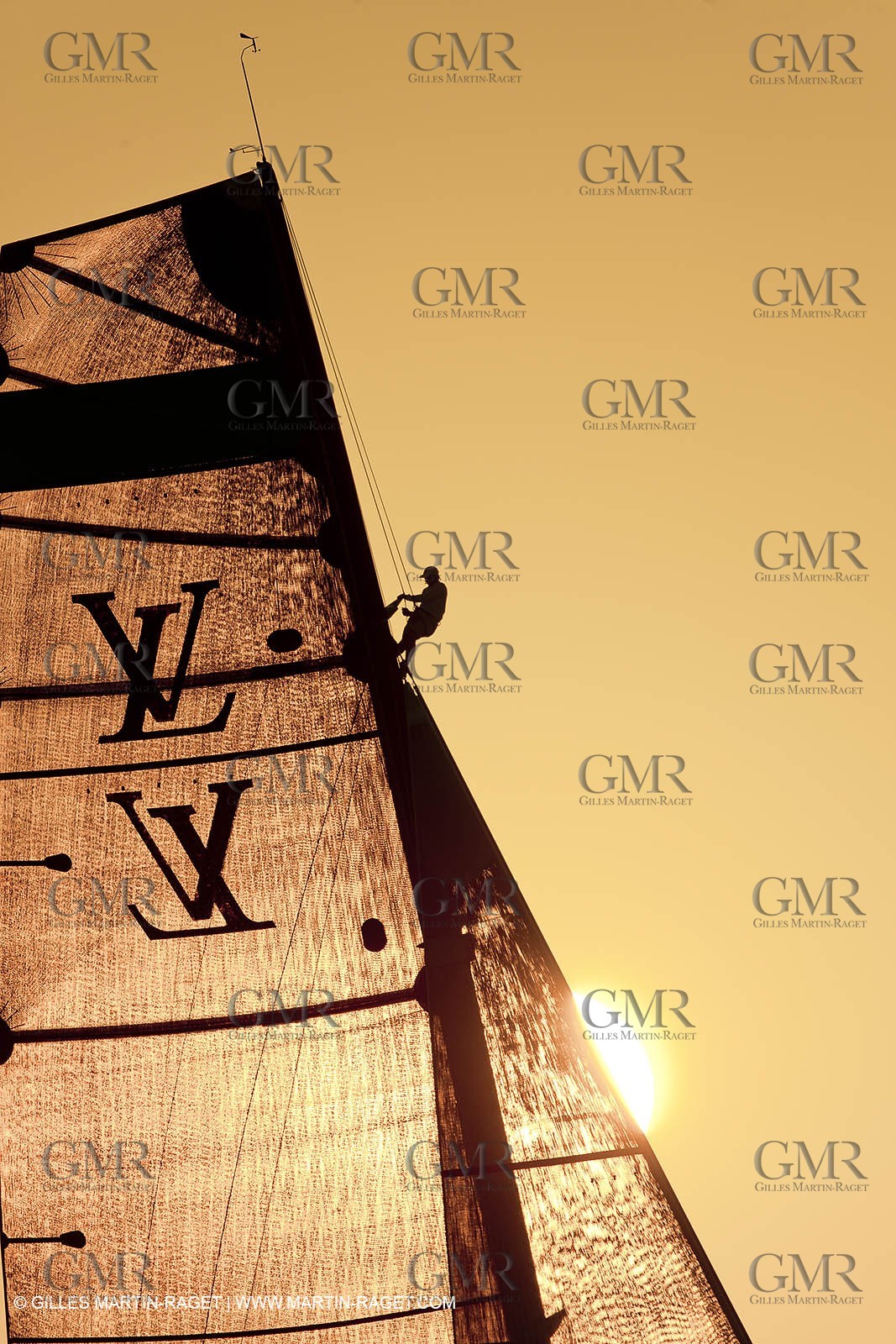 25 11 2010 - Dubai (UAE) - Dubai Louis Vuitton Trophy -  BMW ORACLE Racing - Fleet races