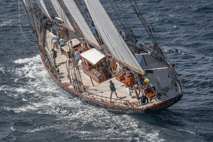 28 09 2022? Saint-Tropez,(FRA,83), Les Voiles de Saint-Tropez 2022 Régate N° 2 poup les modernes, navigation libre pour les grandes goélettes