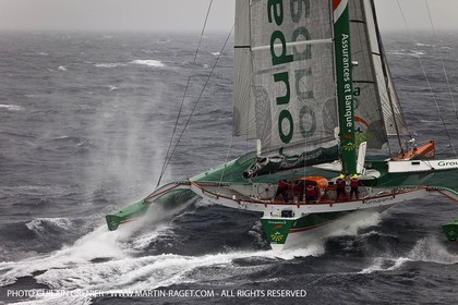 14 05 09 - Marseille - Record de la Méditerranée - Groupama 3 - Franck Cammas - G class - Départ de Marseille pour Carthage