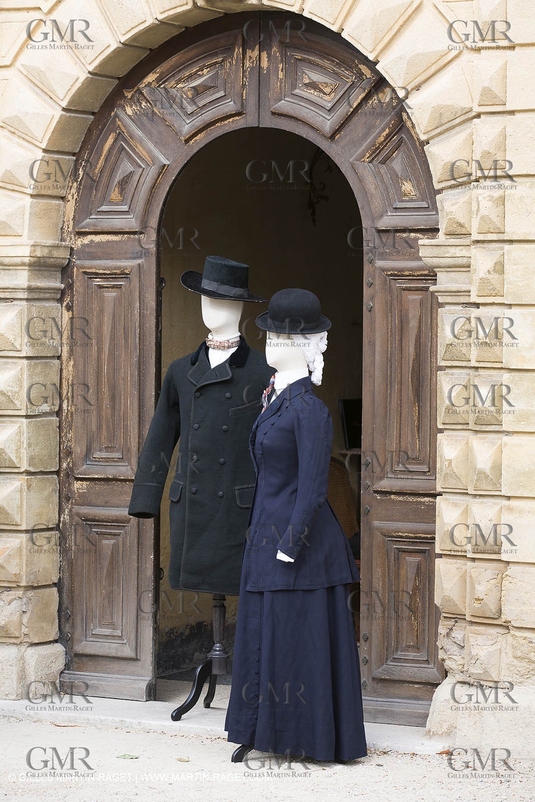 31 10 2013 - Ansouis (FRA,84) - Ansouis castle - Costumes of the exhibit Men costumes