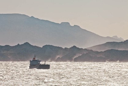 25 10 2010 - Marseille (FRA,13) - Navires au mouillage en raison d'un grève du personnel portuaire