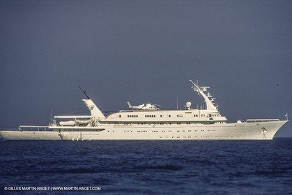 Powerboating, super Yachts