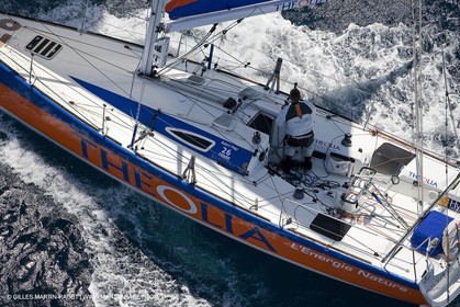 26-06-2007 - FIGARO II - THEOLIA - Skipper : Robert Nagy - Entrainement au large de Marseille par fort mistral