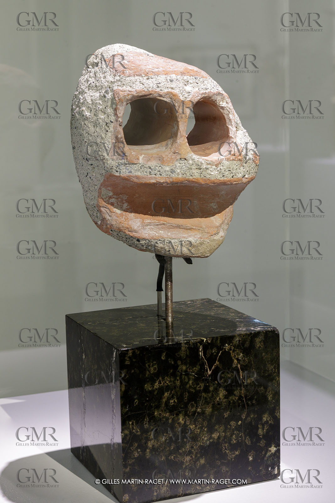 02 05 2023, Paris (FRA), oeuvre de Germaine Richier, Exposition Centre Pompidou 2023, Tête du berger des landes 1951, Brique et ciment, Pièce unique, 54,5 x 17 x 15 cm, Collection particulière
