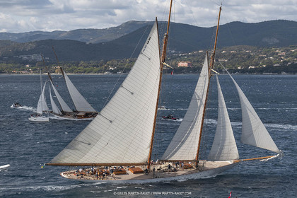 28 09 2022? Saint-Tropez,(FRA,83), Les Voiles de Saint-Tropez 2022 Régate N° 2 poup les modernes, navigation libre pour les grandes goélettes
