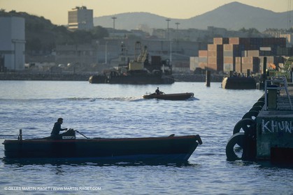 Monde maritime, opérations porturaires, ports, manoeuvres, marine world, harbour operations, maritime shipping,