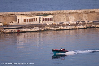 17 02 2012 - Marseille (FRA,13) - Arrivée dans le port de marseille à bord du Piana (Cie La Méridionale)