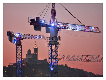 Produit : Tirage photo réalisé par nos soins sur imprimante jet d'encre professionnelle Epson à partir de 8 encres ultrachrome inaltérables (label Digigraphie).Formats au choix : . 30x40 cm. 50x70 cm. 80x120 cm.Choix des papiers :. Papier standard brillant 250 gr., filet noir, marge blanche, tirage non signé. Papier haut de gamme satiné 290 gr. filet noir, marge blanche, tirage vérifié et signé par l'auteur.. Autres supports (canvas, acrylique, dibond) sur demandeConditionnement : tube cylindrique renforcé.Options pour l'expédition : . colissimo + dépôt boîte aux lettres (France uniquement). Colissimo avec signature à réception. Transporteur express (2 jours ouvrés) avec signature à réceptionCliquez sur caddie pour sélectionner votre formule et démarrer la procédure de commande en ligne