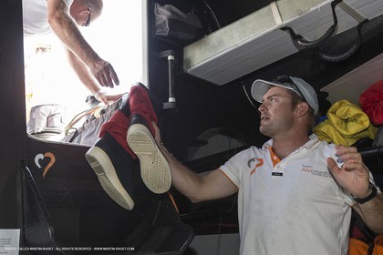 10 10 2014, Alicante (ESP), Volvo Ocean Race 2014-15, Team Alvimedica, final loading