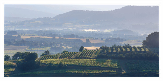 Produit : Tirage photo réalisé par nos soins sur imprimante jet d'encre professionnelle Epson à partir de 8 encres ultrachrome inaltérables (label Digigraphie).Formats au choix : .. 50 x 100 cm. 100 x 200 cmChoix des papiers :. Papier standard brillant 250 gr., filet noir, marge blanche, tirage non signé. Papier haut de gamme satiné 290 gr. filet noir, marge blanche, tirage vérifié et signé par l'auteur.. Tirages d'art (Digigraphies) signées, numérotées, tamponnées, enregistrées sur demande. Autres supports (canvas, acrylique, dibond) sur demandeConditionnement : tube cylindrique renforcé.Options pour l'expédition : . Colissimo + dépôt boîte aux lettres (France uniquement). Colissimo avec signature à réception. Transporteur express (2 jours ouvrés) avec signature à réceptionCliquez sur caddie pour sélectionner votre formule et démarrer la procédure de commande en ligne