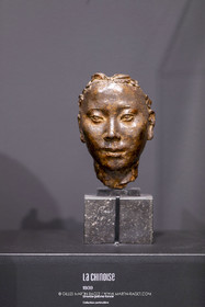 30 10 2023, Montpellier (FRA), oeuvre de Germaine Richier, Exposition Centre Pompidou - Musée Fabre 2023, La Chinoise, 1939, Bronze patiné foncé, 24,6 x 17,1, 15,2 cm, Collection particulière