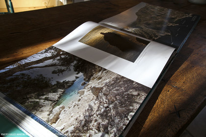 09 11 2010 - Marseille (FRA,13) - Photos du livre Calanques, si proches, si lointaines, Ed. Cres, Texte Juliette Lembot, Photos Gilles Martin-Raget