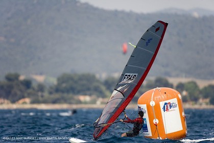 27 04 2007 - 2007 Semaine Olympique Française - Hyères (South of France) - Day 6 - Medal Race - Team France - RS:X : Faustine Merret