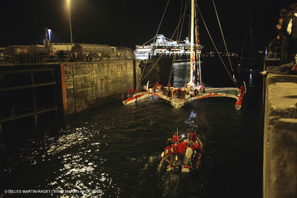 27 10 2006 - Saint Malo (FRA) - Route du Rhum 2006 - Thomas Coville - Sodeb'O - Lock passage