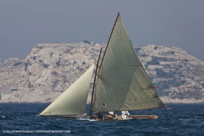 Sailing, Classic yachts, Voiles Vieux Port 2009, Marseille (FRA)