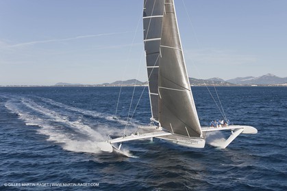 Samedi 5 septembre 2009 - Hyères (FRA, 83) - L'Hydroptère bat le record du monde de vitesse avec un run à 51,36 knts (sous réserve de ratification par le WSSRC)