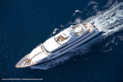 28 07 2007 - St Jean Cap Ferrat - SuperYachts - Motor Yachts - Hampshire