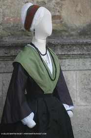 May 2004 - La Tour d'Aigues (FRA, 84) - Old costumes for women of the South exhibition