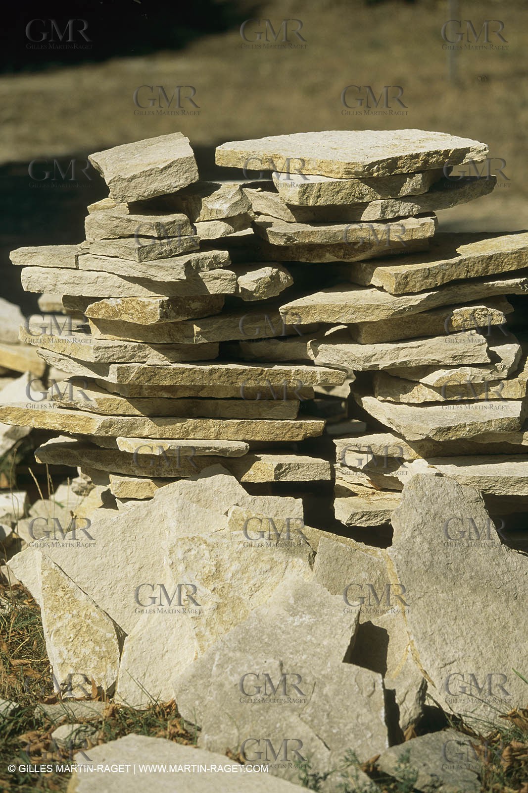 France, Provence, Villages du Luberon, détails, vieilles pierres, portes, toitures