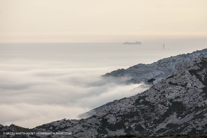 18 07 2012 -Marseille (FRA ) - The Calanques - Unusual foggy conditions