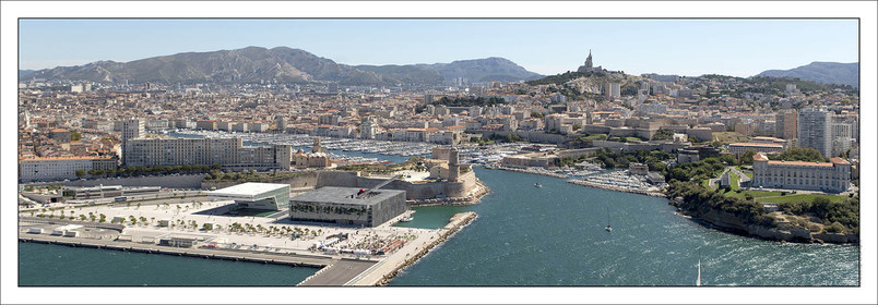 Produit : Tirage photo réalisé par nos soins sur imprimante jet d'encre professionnelle Epson à partir de 8 encres ultrachrome inaltérables (label Digigraphie).Formats au choix :. 20 x 60 cm. 33 x 95 cm- 52 x 150 cmChoix des papiers :. Papier standard brillant 250 gr., filet noir, marge blanche, tirage non signé. Papier haut de gamme satiné 290 gr. filet noir, marge blanche, tirage vérifié et signé par l'auteur.. Autres supports (canvas, acrylique, dibond) sur demandeConditionnement : tube cylindrique renforcé.Options pour l'expédition : . colissimo + dépôt boîte aux lettres (France uniquement). Colissimo avec signature à réception. Transporteur express (2 jours ouvrés) avec signature à réceptionCliquez sur caddie pour sélectionner votre formule et démarrer la procédure de commande en ligne