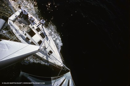 Crusing monohull sailing