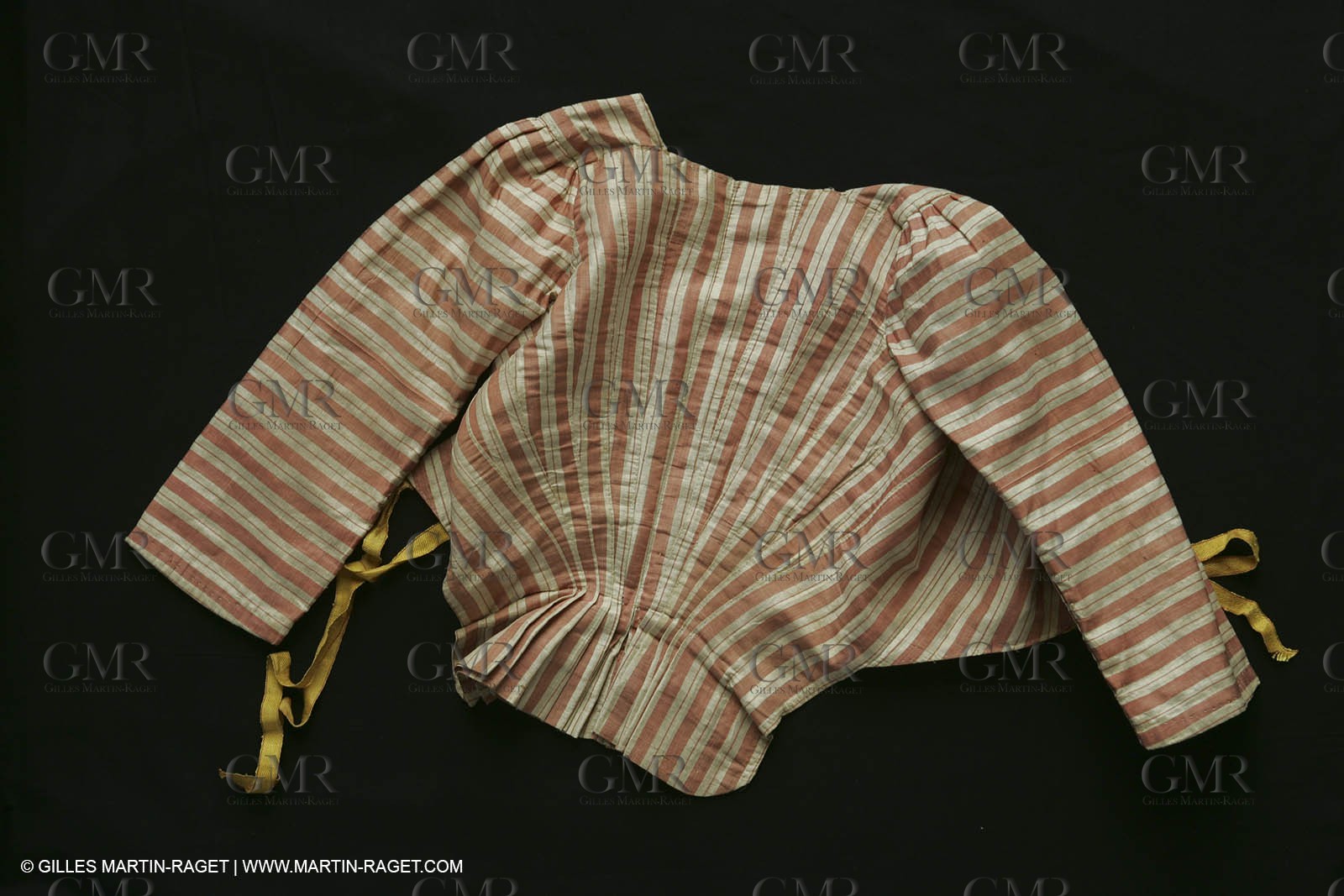 May 2004 - La Tour d'Aigues (FRA, 84) - Old costumes for women of the South exhibition