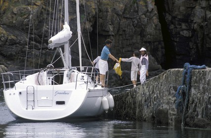 Cruising - People - Crew work