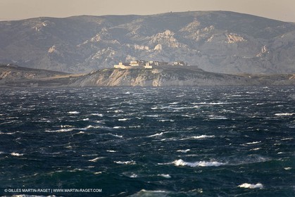 11 03 2009 - Marseille (FRA, 13) - Mistral en rade Sud