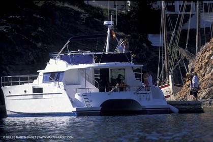 Bateau à Moteur au mouillage