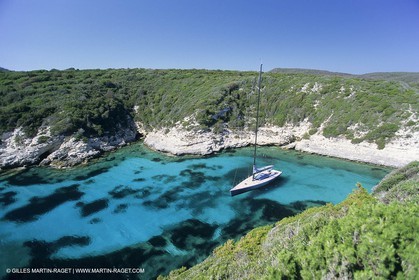 sailing, cruising, monohull at the mooring