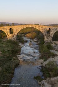 21 04 2018, Bonnieux (FRA,84), Pont Julien et environs