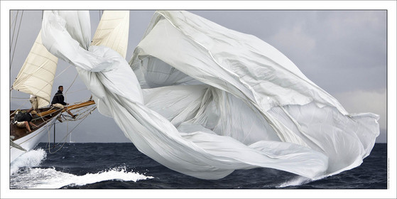 Produit : Tirage photo réalisé par nos soins sur imprimante jet d'encre professionnelle Epson à partir de 8 encres ultrachrome inaltérables (label Digigraphie).Formats au choix : .. 50 x 100 cm. 100 x 200 cmChoix des papiers :. Papier standard brillant 250 gr., filet noir, marge blanche, tirage non signé. Papier haut de gamme satiné 290 gr. filet noir, marge blanche, tirage vérifié et signé par l'auteur.. Autres supports (canvas, acrylique, dibond) sur demandeConditionnement : tube cylindrique renforcé.Options pour l'expédition : . colissimo + dépôt boîte aux lettres (France uniquement). Colissimo avec signature à réception. Transporteur express (2 jours ouvrés) avec signature à réceptionCliquez sur caddie pour sélectionner votre formule et démarrer la procédure de commande en ligne