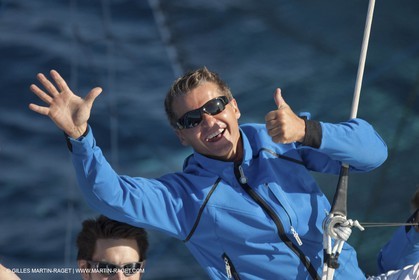 Samedi 5 septembre 2009 - Hyères (FRA, 83) - L'Hydroptère bat le record du monde de vitesse avec un run à 51,36 knts - Alain Thébault