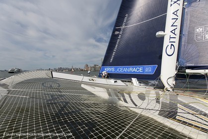 05 07 2012 - New York (USA) - Ocean Krys Race - Speed runs in fornt of NY city