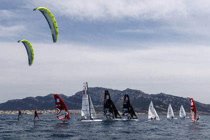 15 04 2024, Marseille (FRA), présentation des sélectionnés olympiques français en voile pour les Jeux Olympiques de Paris 2024.  Alex Mazella (Kite hommes - Formula Kite); Laurianne Nolot (Kite femmes - Formula Kite); Nicolas Goyard (Planche à voile hommes - iQFoil); Hélène Noesmoen (Planche à voile femmes- iQFoil); Camille Lecointre-Jeremie Mion (dériveur double mixte - 470); Louise Cervera (Dériveur femmes - ILCA 6); Jean-Baptiste Bernaz (Dériveur hommes - ILCA 7); Tim Mourniac - Lou Berthomieu (Multicoque mixte - Nacra 17); Clément Péquin - Erwan Fischer (Skiff hommes - 49er); Sarah Steyaert-Charline Picon (Skiff femmes - 49er FX).