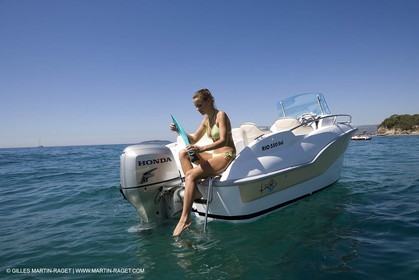 Motor boat mooring