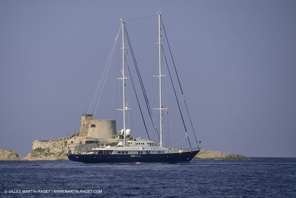 Sailing, Cruising, Super yachts, Perrini Navi, Legacy
